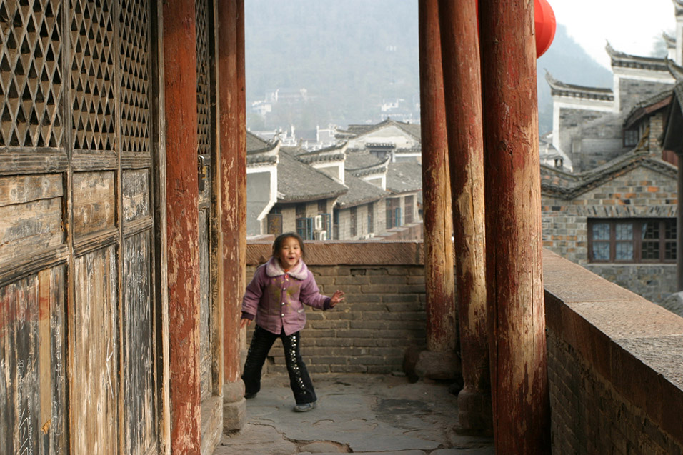 china/2007/fenghuang_girl