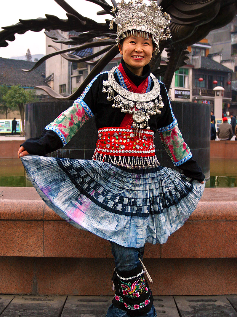 china/2007/fenghuang_tourist_custome
