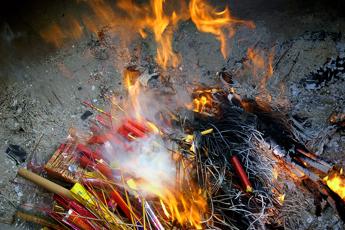 china/2007/hangzhou_incense_fire