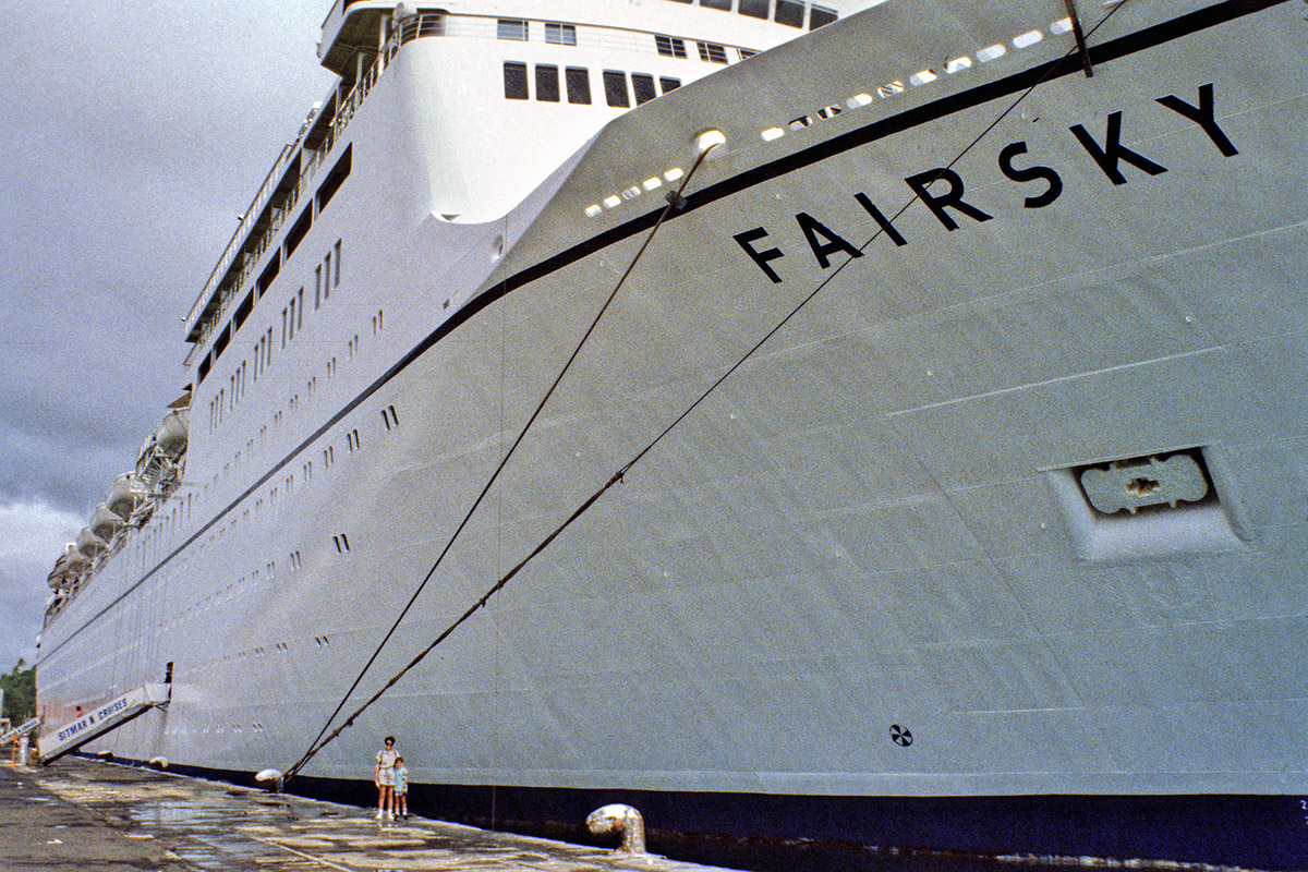 cruise_ships/fairsky/fairsky_mom_ej