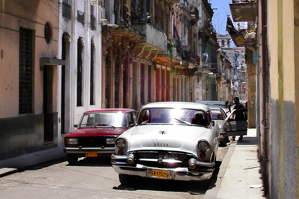 cuba/alley_white_car