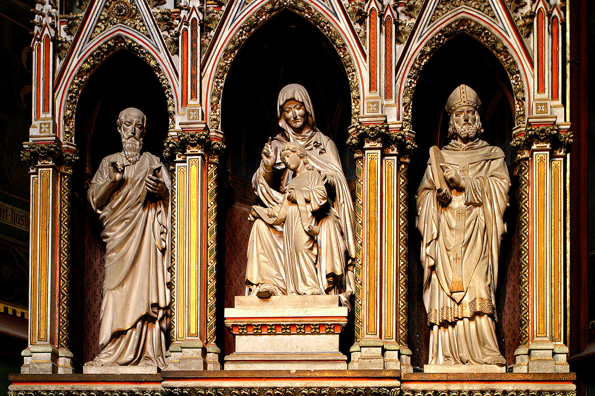 czech/prague_cathedral_statues