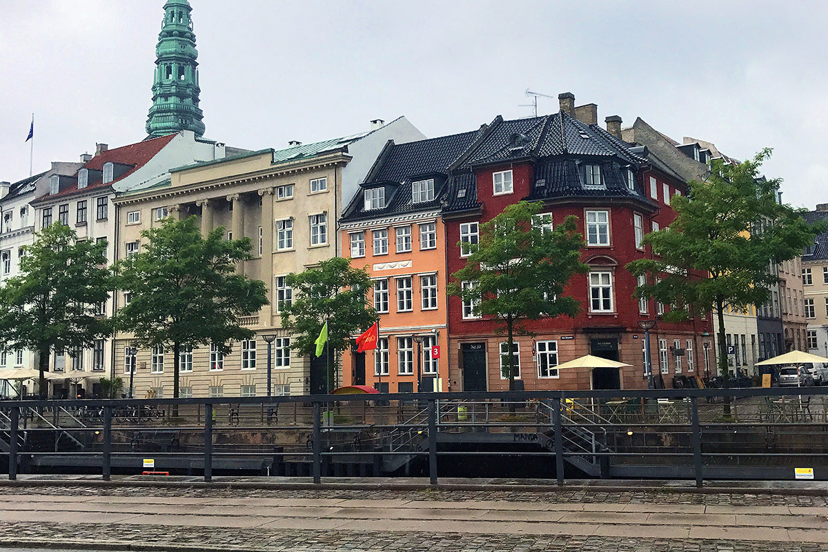 denmark/nyhavn_houses