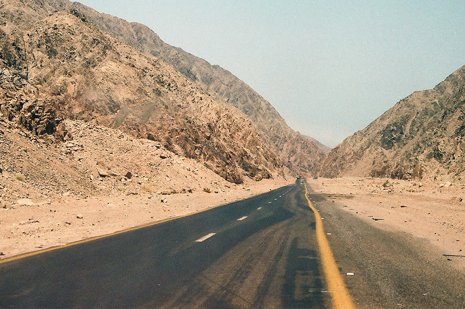 egypt/1996/dahab_asphalt_road