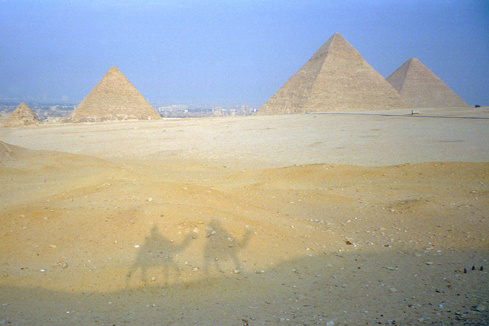 egypt/1998/pyramids_camel_shadow