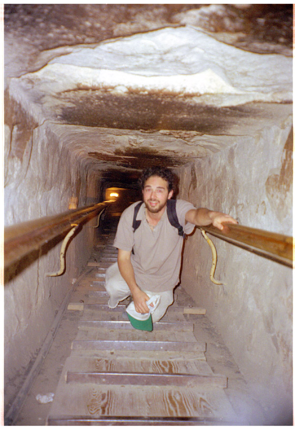 egypt/1998/pyramids_going_down_to_the_pit