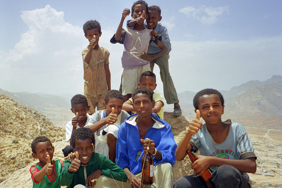 eritrea/karen_hike_kids_thumbs_up