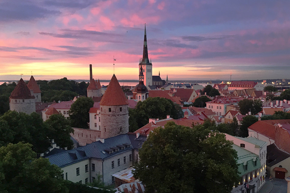 estonia/tallinn_fairytale_sunset