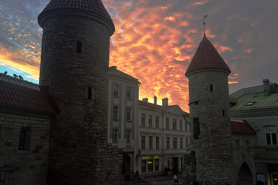 estonia/tallinn_sunset_towers