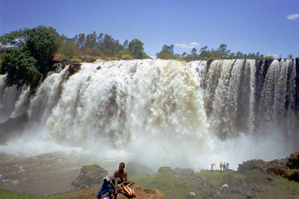 ethiopia/blue_nile_falls_people