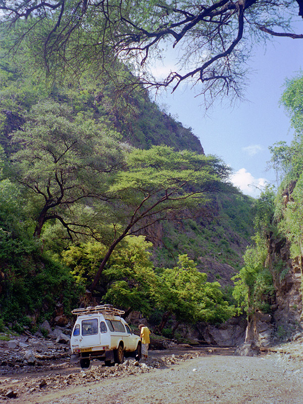 ethiopia/river_road1