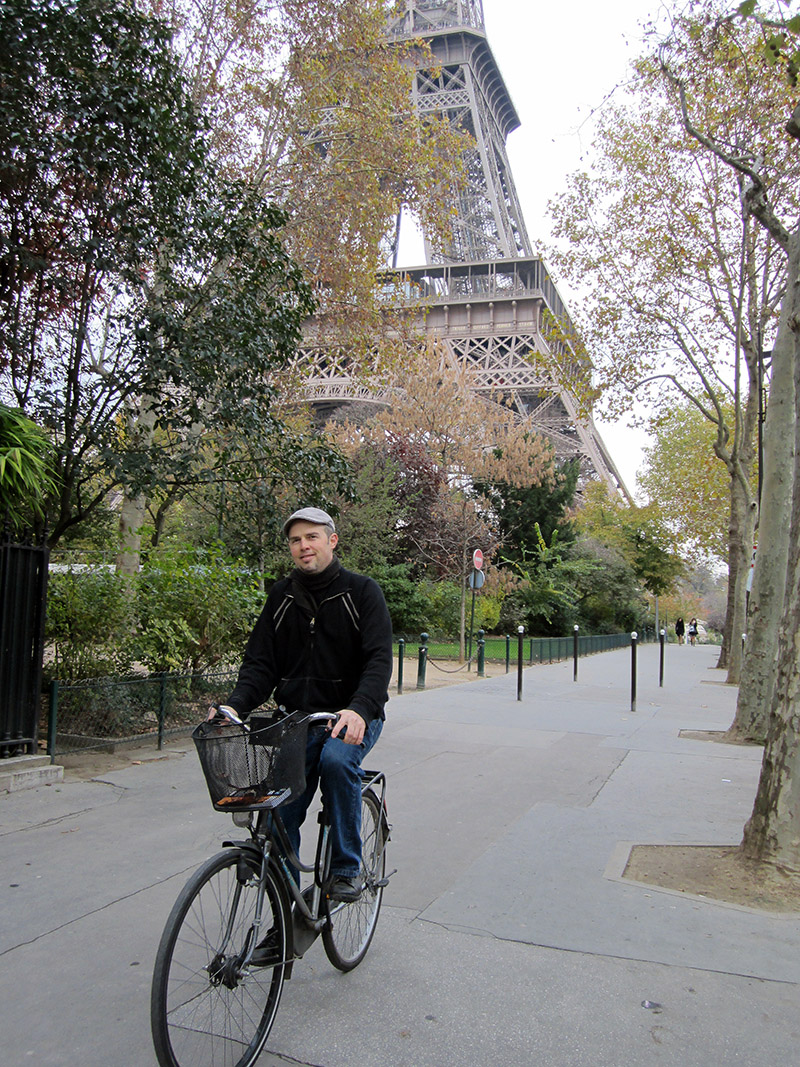 france/2011/paris_eiffel_brian_bike