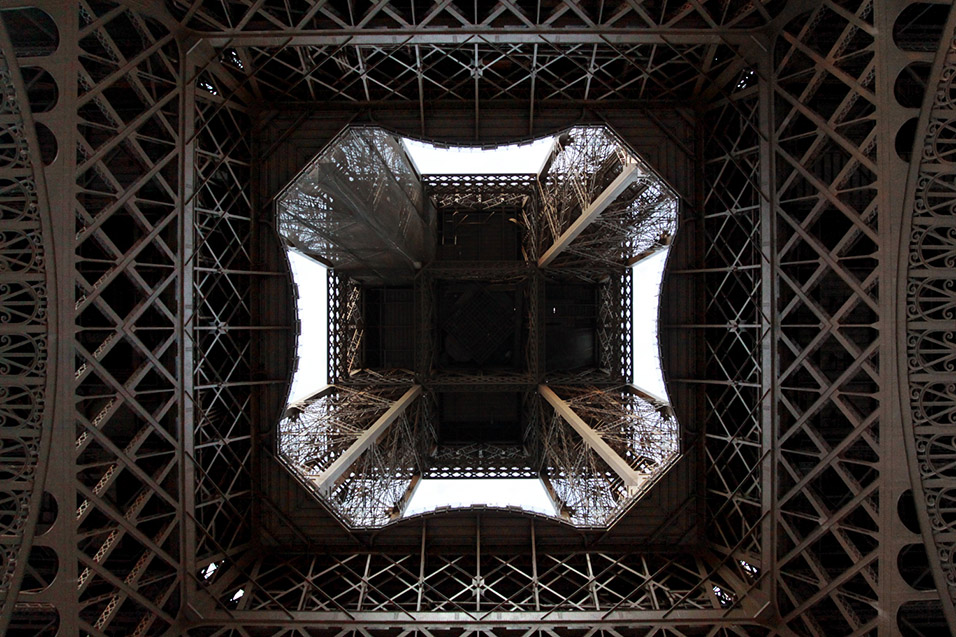 france/2011/paris_eiffel_tower_inside