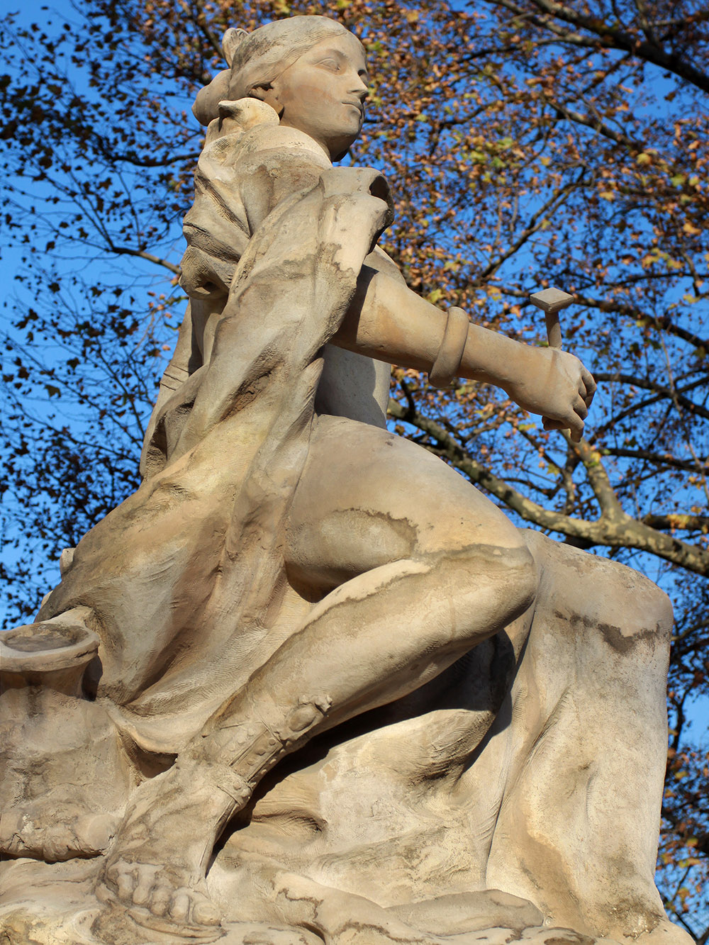 france/2011/paris_grand_palais_statue