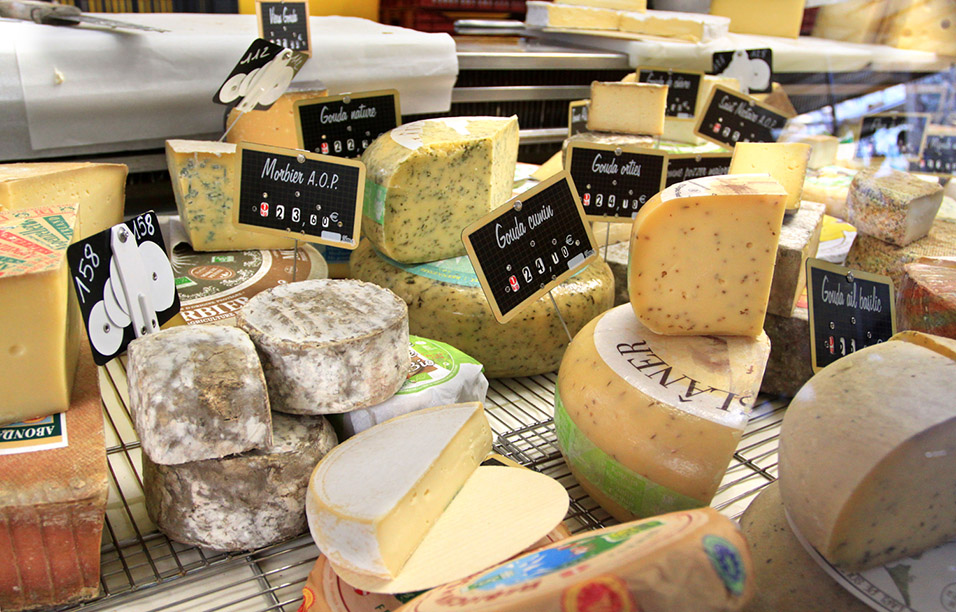 france/2011/paris_market_bio_cheeses