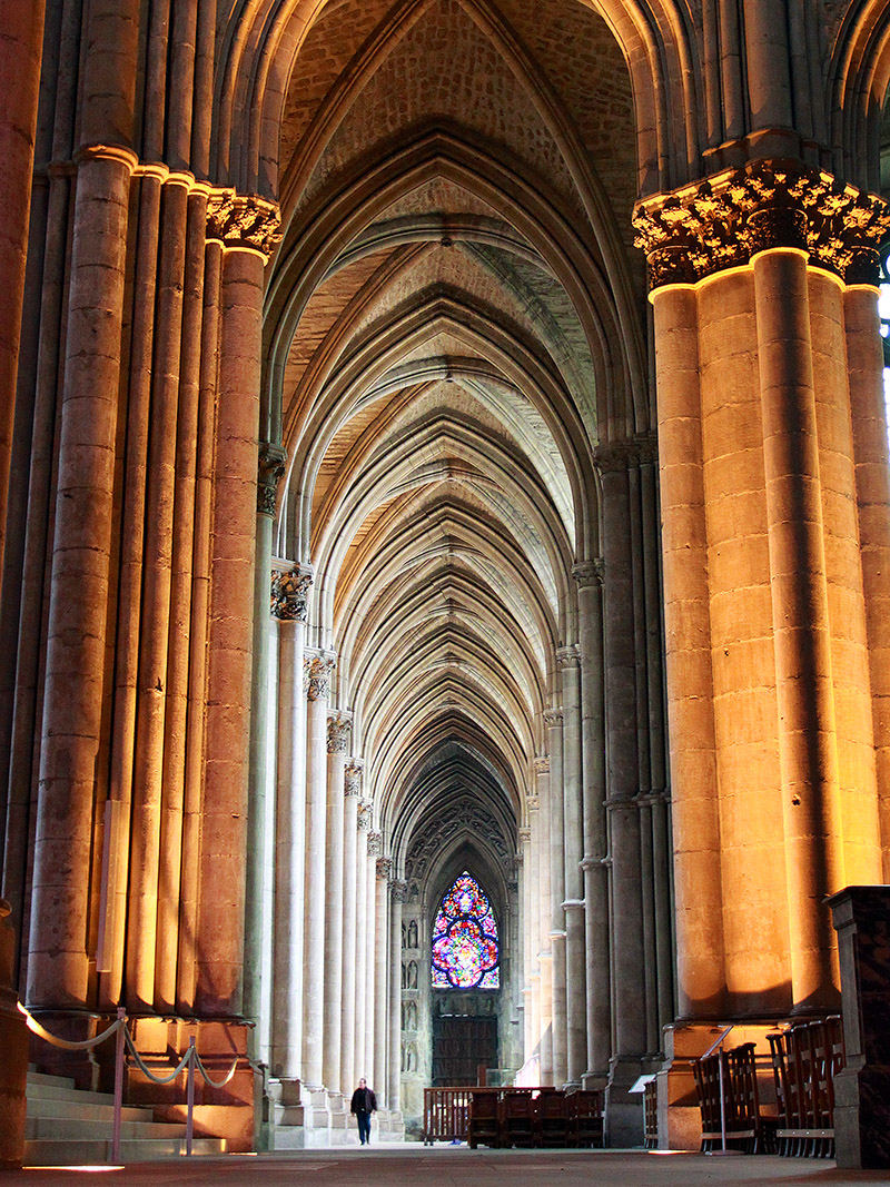 france/2011/reim_cathedral_aisle
