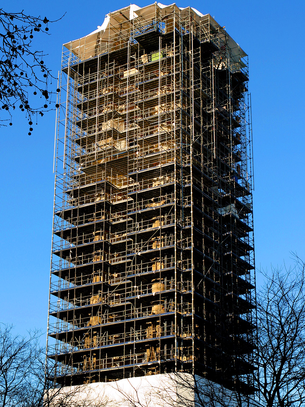 france/paris_tower_construction