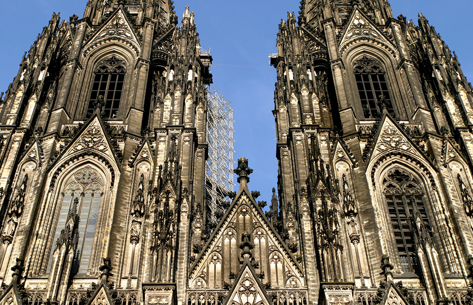 germany/koln_cathedral_close_top