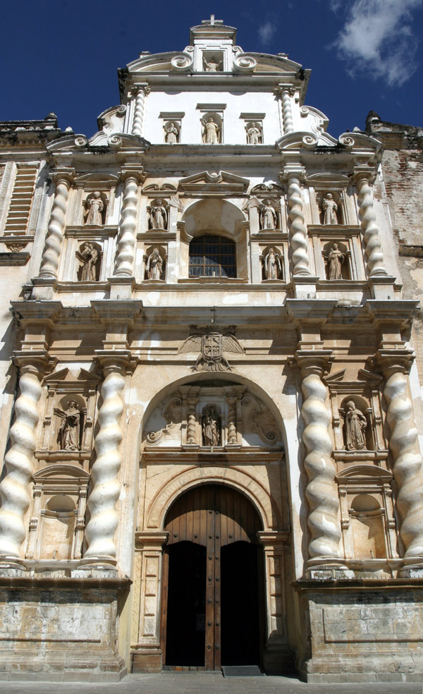 guatemala/antigua_catedral_de_san_francisco_vert_close