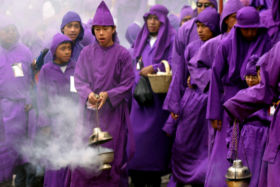 guatemala/antigua_purple_procession