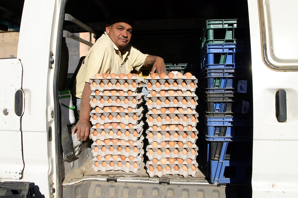 guatemala/antigua_selling_eggs