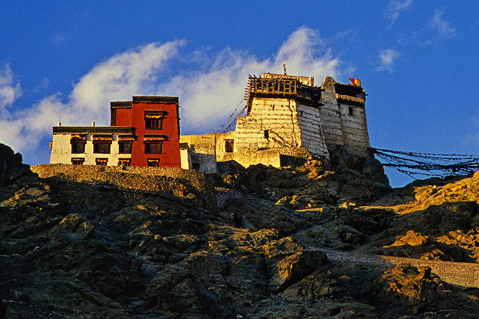 india/hiway_leh_tibetan_dwelling