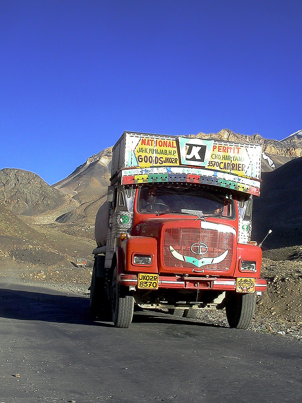 india/leh_truck_forward