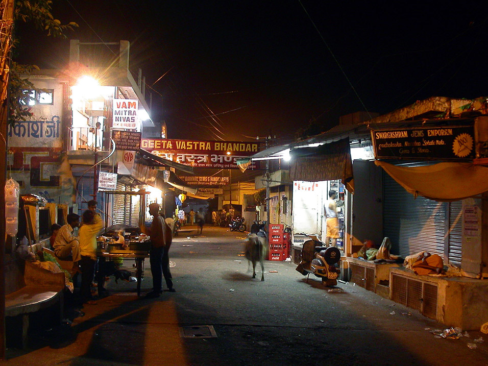 india/rishikesh_street_night