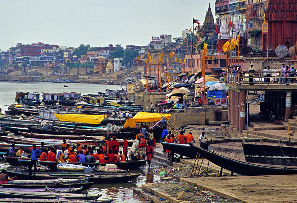 india/varanasi_boat_ghat_scene
