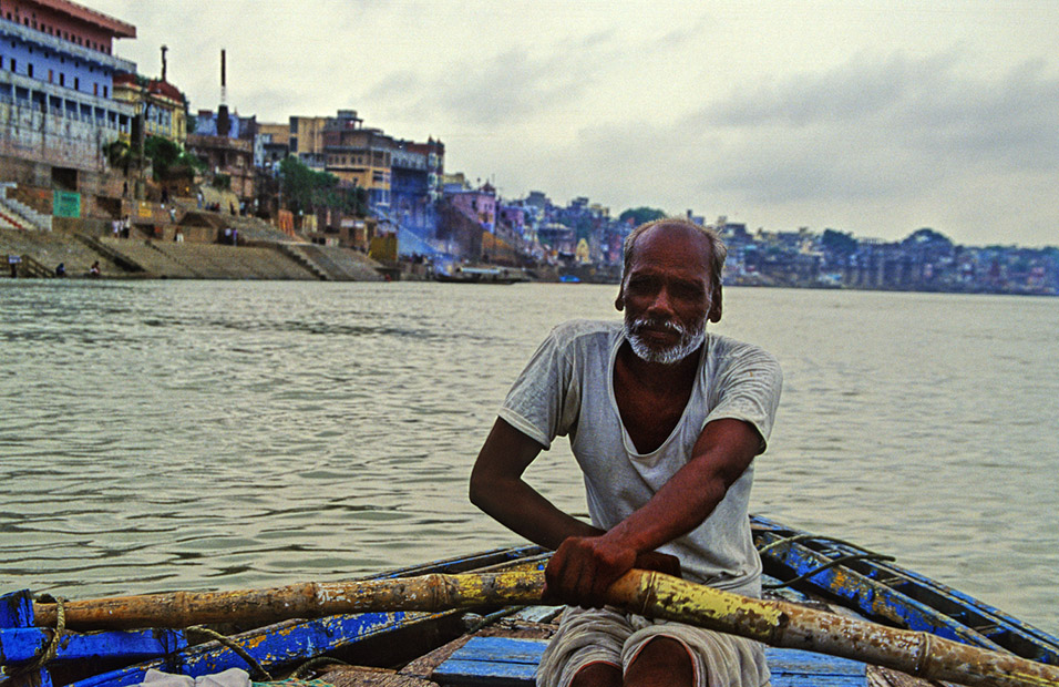 india/varanasi_man_rowing