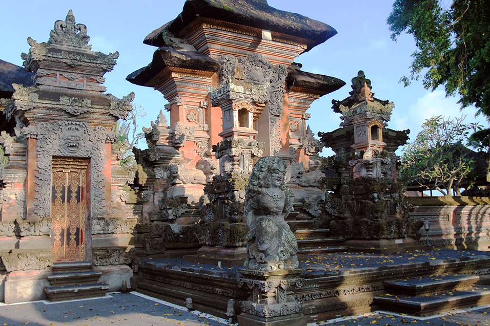 indonesia/ubud_coral_temple