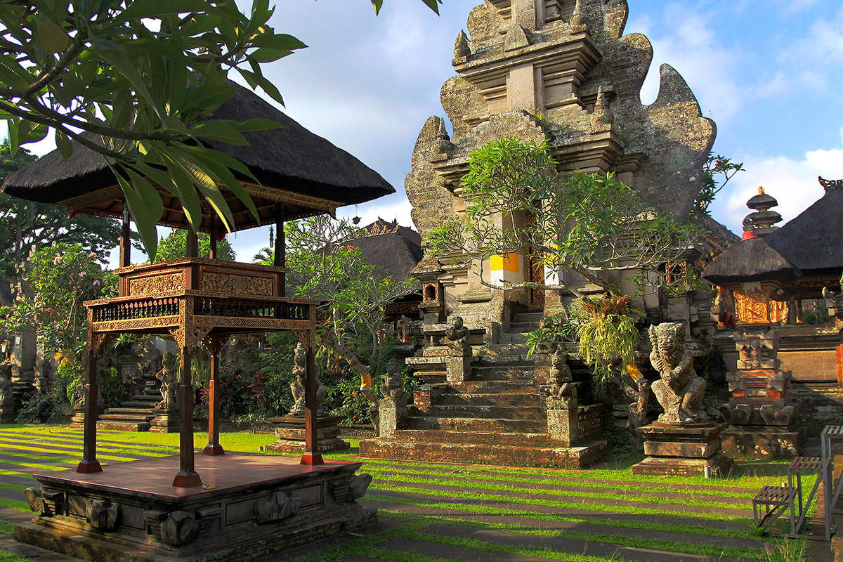 indonesia/ubud_grass_temple