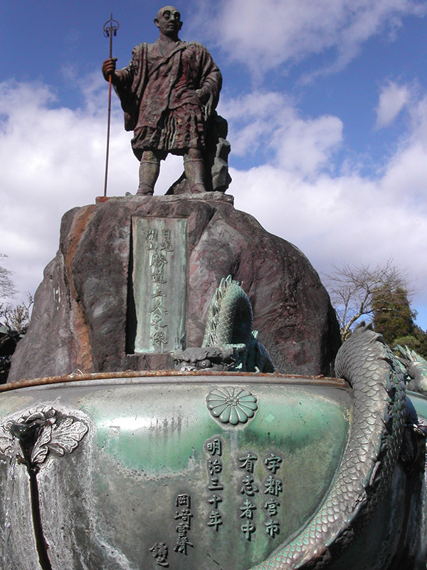 japan/2003/nikko_statue