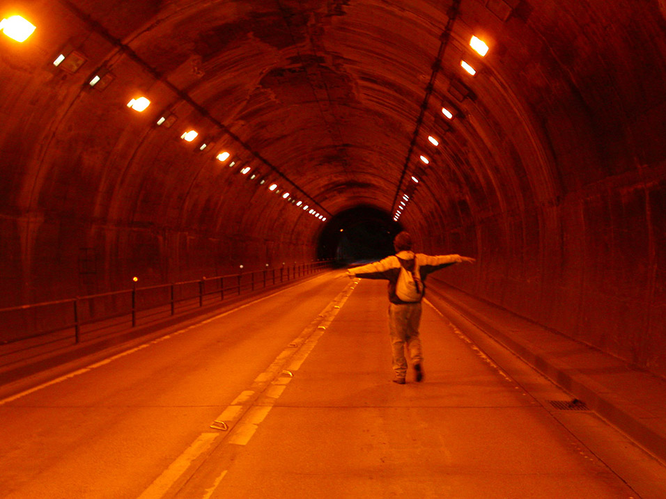 japan/2003/sake_hike_tunnel_greg