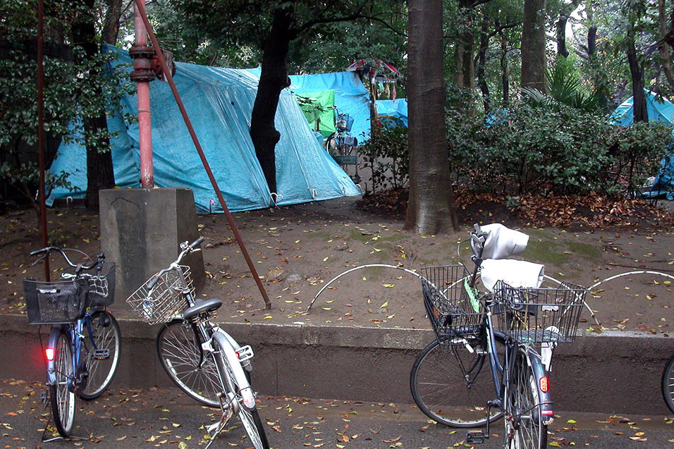 japan/2003/tokyo_homeless_ueno_park