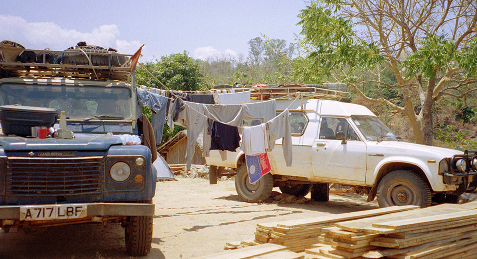 malawi/nkhata_bay_trucks_laundry_front