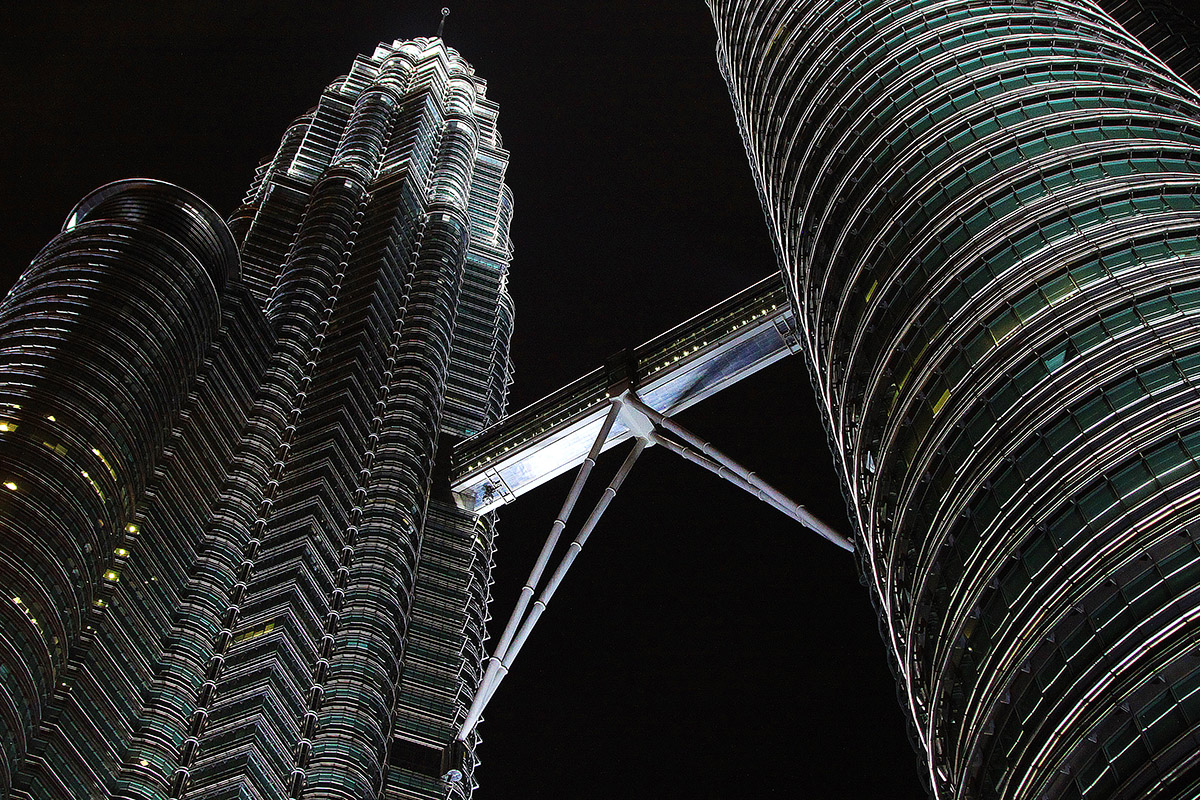 malaysia/2013/petronas_towers_side_view