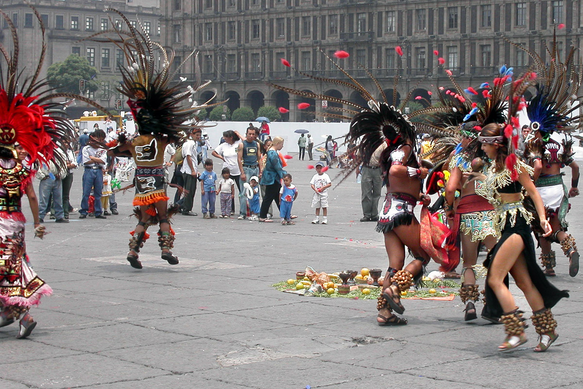 mexico/2003/dancing_astec