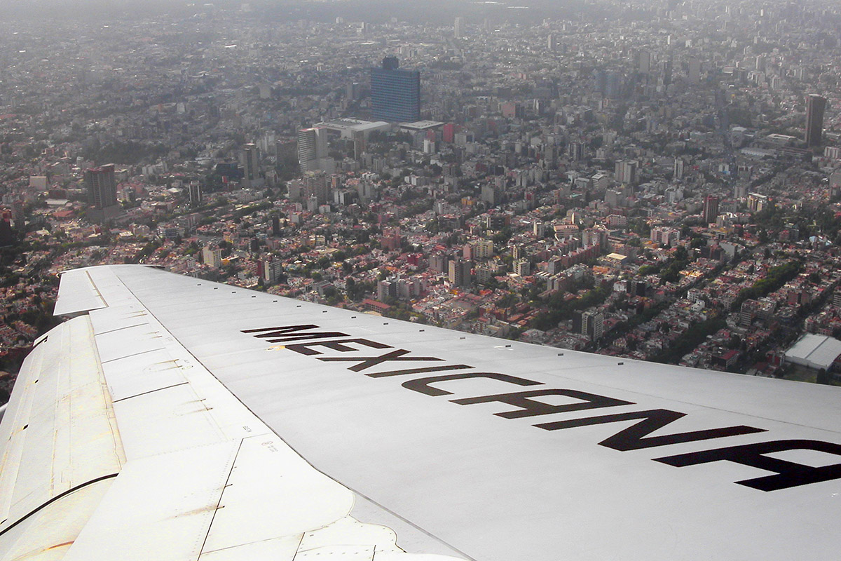 mexico/2003/mexicana_landing_mexico_city