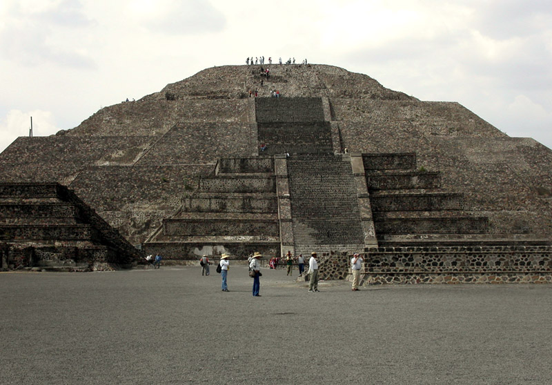 mexico/2003/pyramid_luna