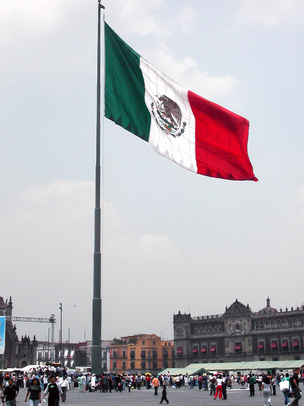 mexico/2003/zocalo_flag