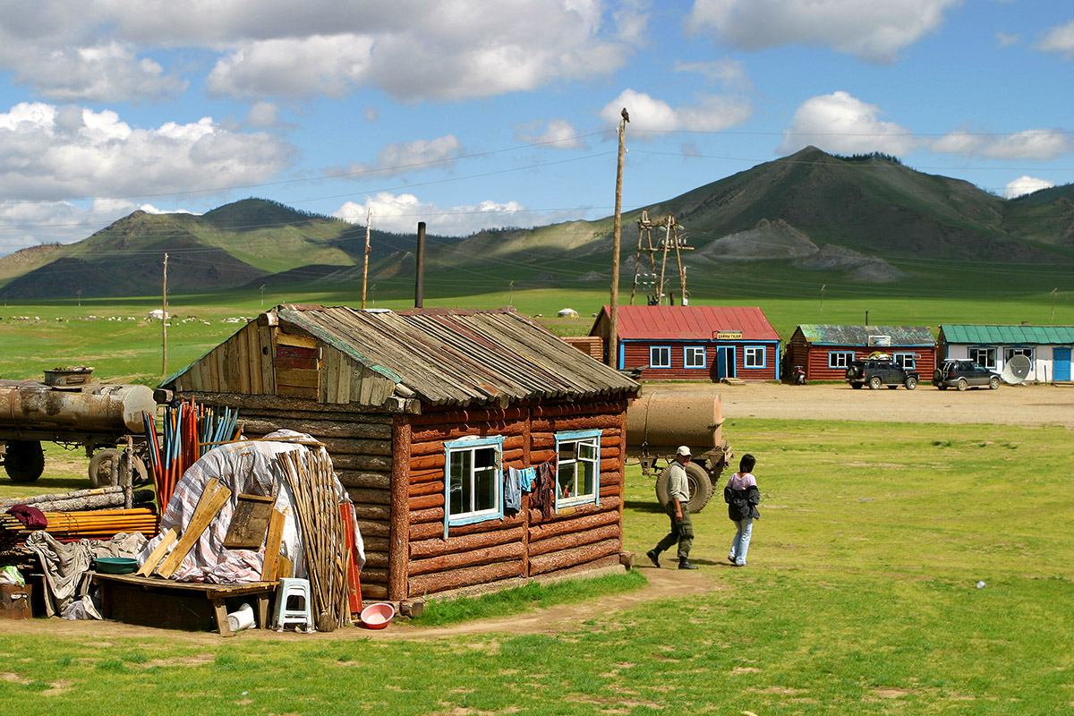 mongolia/countryside_mongol_town