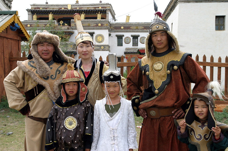 mongolia/karakorum_family_cos_play