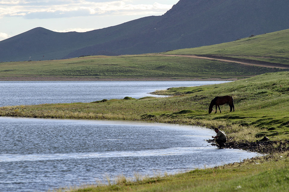 mongolia/lake_tsetserleg_man_horse