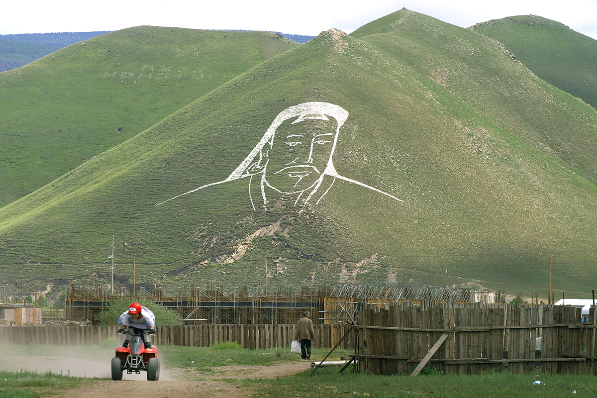 mongolia/ub_genghis_khan