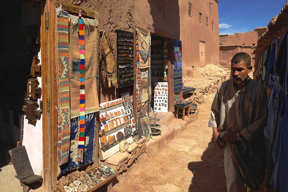 morocco/ait_benhaddou_vendors