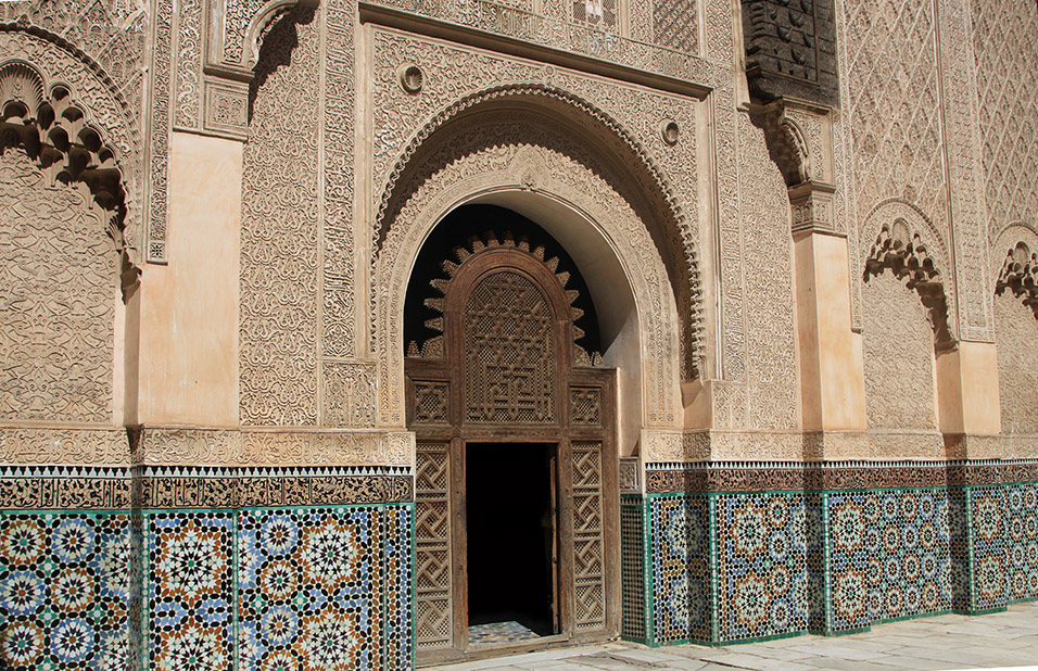 morocco/ali_ben_youseff_medersa_angled_door