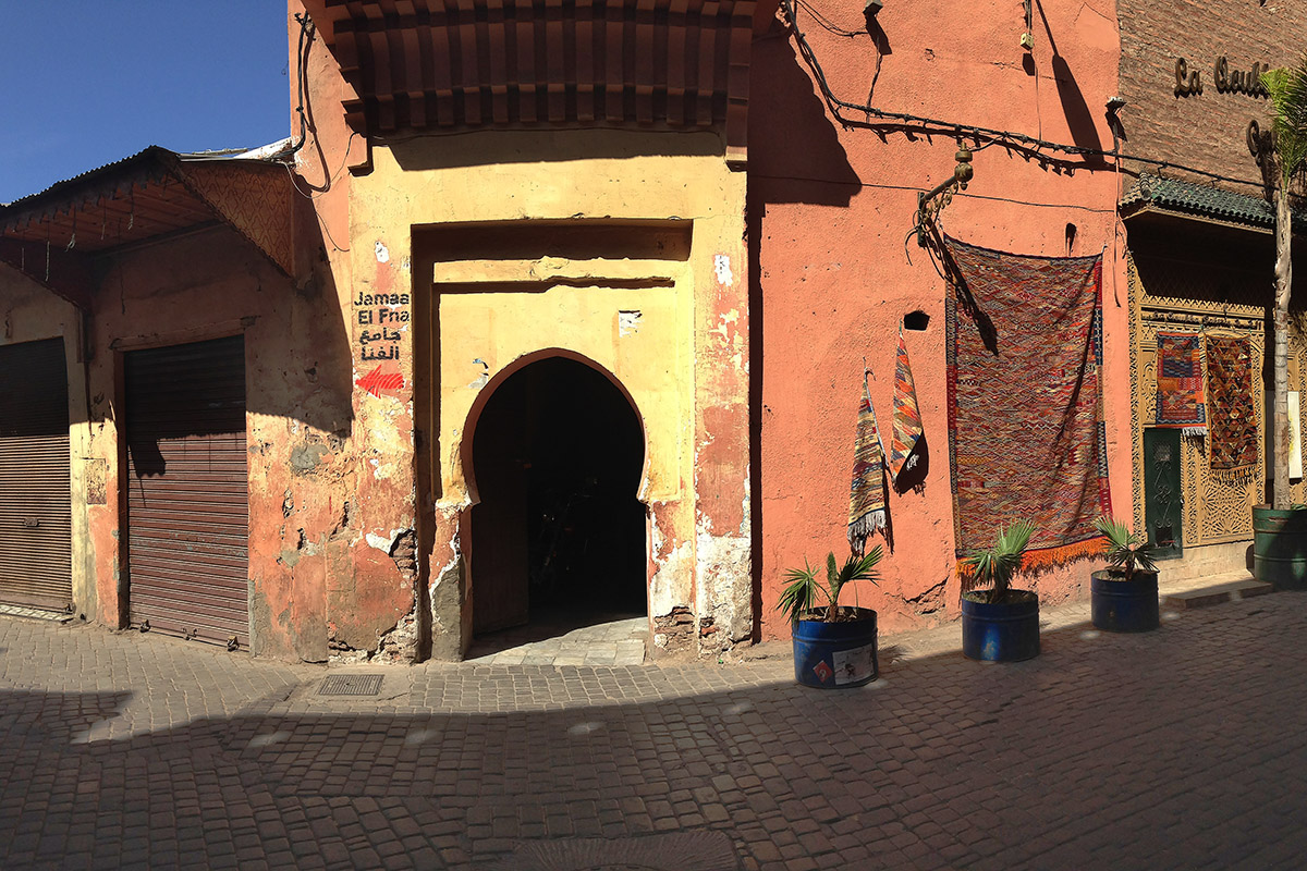 morocco/marrakech_blue_door_near_medersa