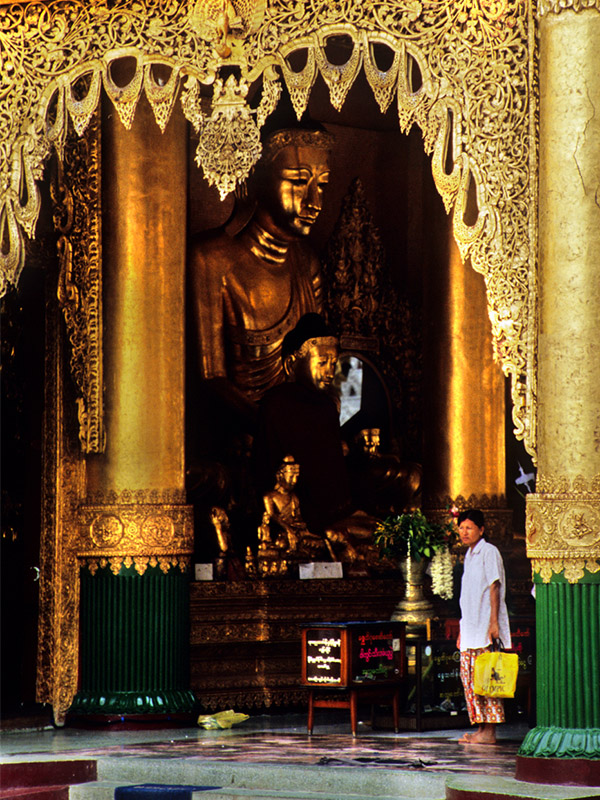 myanmar/shwedagon_man_big_buddha