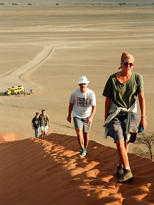 namibia/dune_45_nicole_walking_up